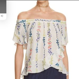 BGBG MaxAzria Trixie Off the
Shoulder Floral Top xxs